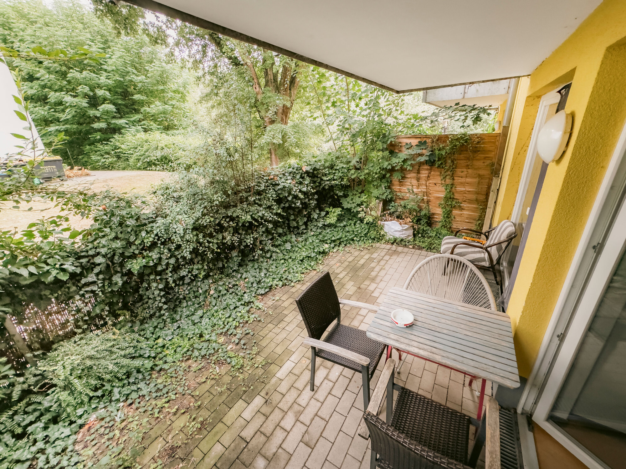 Balkon/Terasse mit Gartenganitur